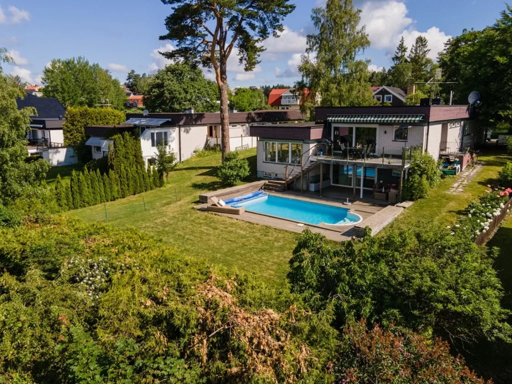 takbyte sadeltaksbelaggning villa vasjon sollentuna stockholm
