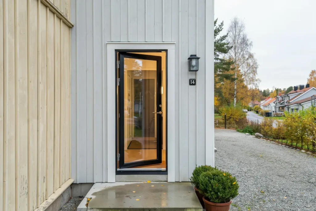tillbyggnad av entr och hall i runby upplands v sby